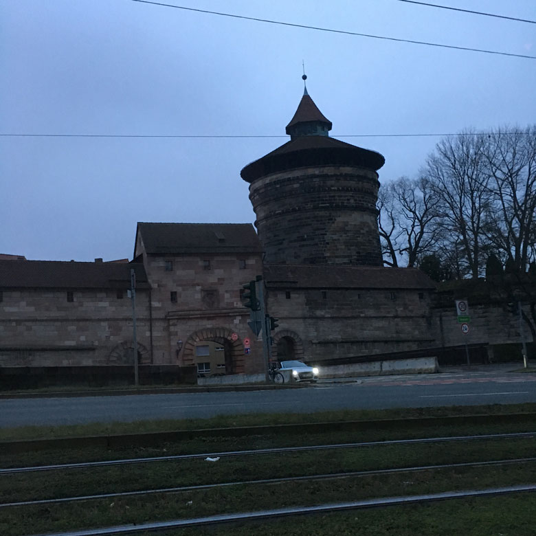 Burgmauer mit Turm 