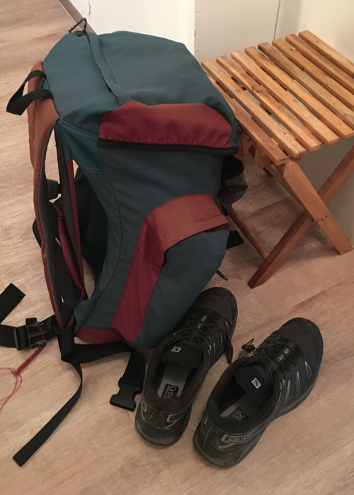 Rucksack und Trekkingschuhe