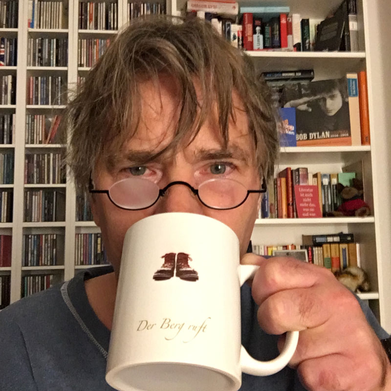 Jens mit Kaffeetasse