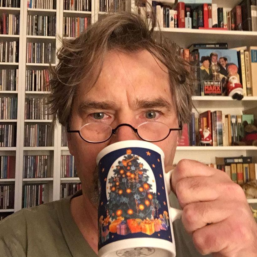 Jens mit Weihnachtstasse.