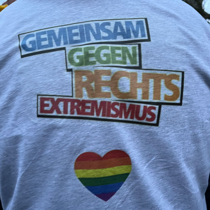 T-Shirt Aufdruck Rücken: "Gemeinsam gegen Rechtsextremismus"